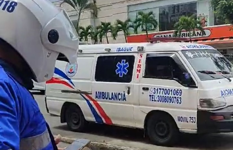 agentes y ambulancias