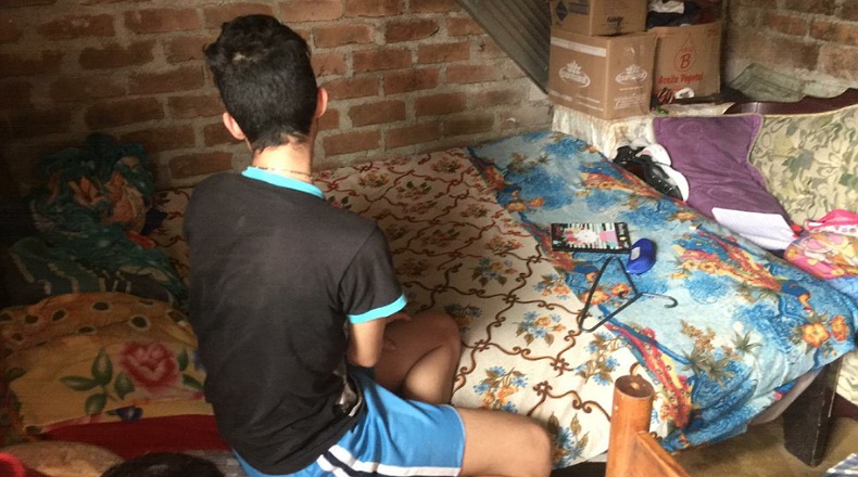 joven estudiante de escasos recursos